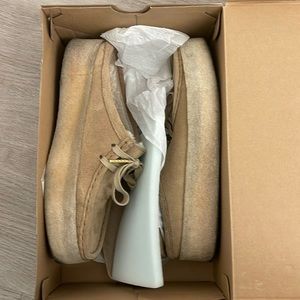 Clarks wallabeecup lo size 8.5 womens